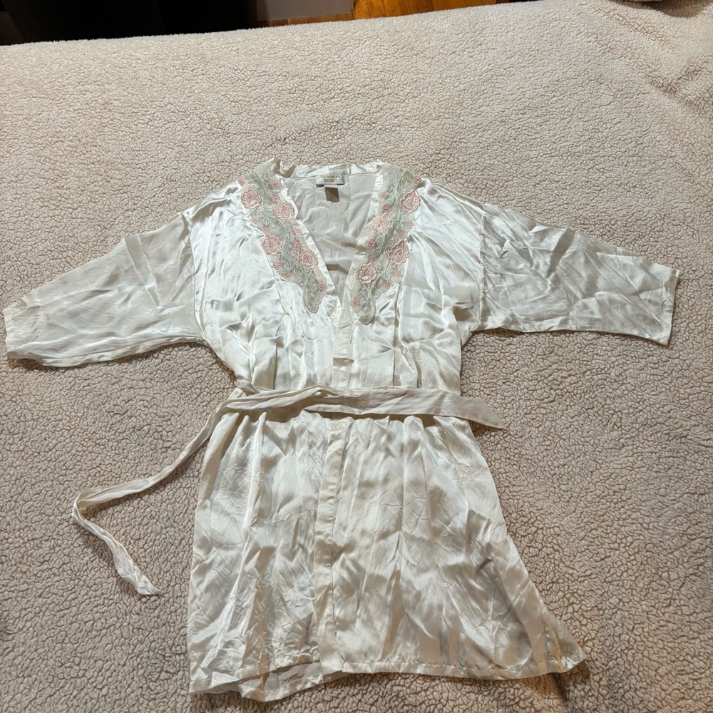 Vintage Victoria’s Secret White Embroidered Wrap Robe with Pink Floral Accents